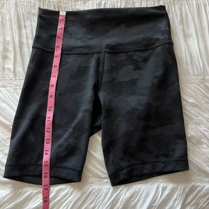 Lululemon 8” biker shorts - size 8